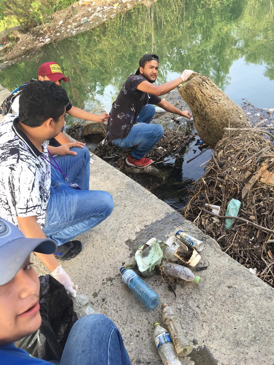 Encuentran un colchón y un triciclo en el río Valles; basura obstruía la  corriente - Altervision