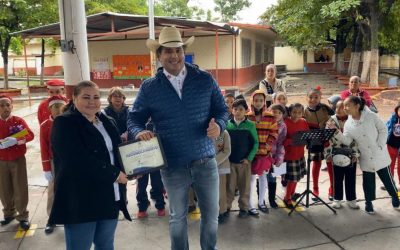 Donará AEC su salario para remodelación de una cancha en escuela primaria