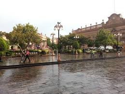 TORMENTA ELÉCTRICA Y LLUVIA MODERADA SE PRESENTARON EN LA CAPITAL DEL ESTADO DURANTE LA MADRUGADA.