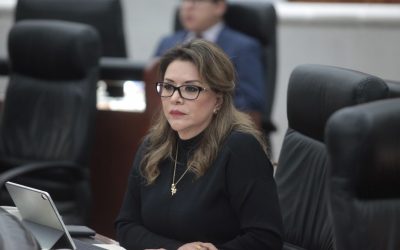 ATIENDEN LEGISLADORES A MANIFESTANTES QUE PRESENTARON SOLICITUDES DE JUICIO POLITICO.