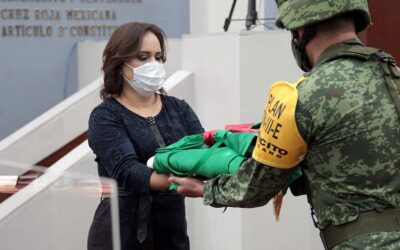 HAY SITUACIONES QUE NOS GENERAN IDENTIDAD, Y NATURALMENTE QUE UNO DE ELLOS ES LA BANDERA NACIONAL, ADEMÁS DE SU ESCUDO Y EL HIMNO NACIONAL