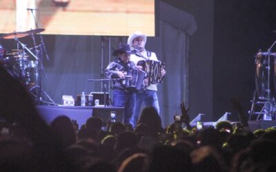 PESADO ABARROTA TEATRO DEL PUEBLO DURANTE SU PRESENTACION EN LA FENAHUAP 2022