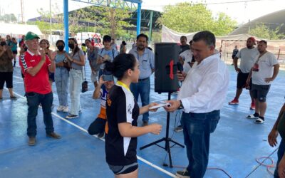 CUMPLE ALCALDE DAMS COMPROMISO CON EQUIPOS DE HANDBALL QUE VIAJARÁN A EUROPA