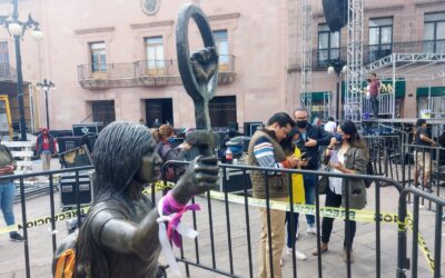 GARANTIZAN RESGUARDO A MEMORIAL DE VÍCTIMAS DE FEMINICIDIOS EN PLAZA DE ARMAS