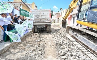 ARRANCA RICARDO GALLARDO OBRA DE PAVIMENTACIÓN EN CHARCAS