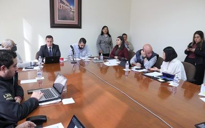 ESTABLECEN COMO REQUISITO PARA LOS DIPUTADOS LOCALES QUE PRETENDAN REELEGIRSE EN EL CARGO, SOLICITEN LICENCIA AL MISMO, 45 DÍAS ANTES DE LA ELECCIÓN