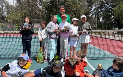 GRAN AMBIENTE EN PREMIACIÓN DE TORNEO DE TENIS EN EL TANGAMANGA I.