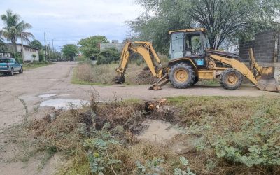 REALIZA OBRAS PÚBLICAS DESAZOLVES EN COLONIA SANTA LUCIA