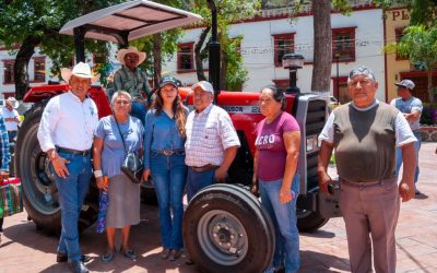 GOBIERNO DEL CAMBIO ENTREGÓ MAQUINARIA AL CAMPO DE LA ZONA MEDIA