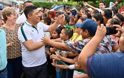 LLEVA RICARDO GALLARDO ALEGRÍA Y OBSEQUIOS A NIÑAS Y NIÑOS DE LA HUASTECA