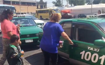 SCT RECONOCE A TAXISTAS POR BRINDAR VIAJES GRATIS A MADRES POTOSINAS