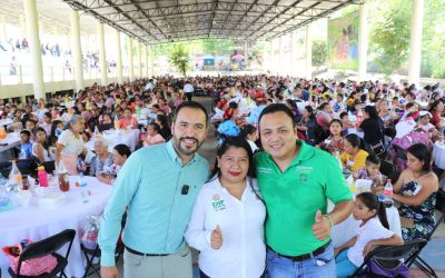 FESTEJÓ GOBIERNO DEL CAMBIO A LAS MADRES EN AQUISMÓN