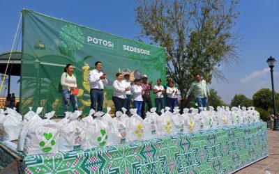 GOBIERNO DEL CAMBIO LLEVA BECAS ALIMENTARIAS A DELEGACIÓN DE BOCAS