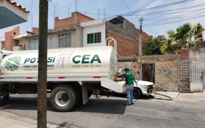 GOBIERNO ESTATAL RESPONDE A LAS FAMILIAS CON DISTRIBUCIÓN DE AGUA GRATUITA