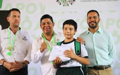 RICARDO GALLARDO ENTREGA APOYOS ESCOLARES A NIÑEZ DE MATLAPA