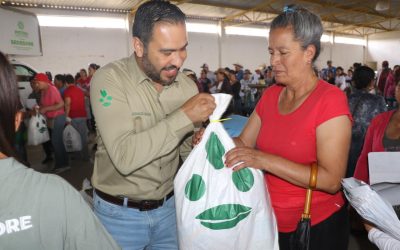 FAMILIAS DE VILLA DE RAMOS RECIBEN BECAS ALIMENTARIAS