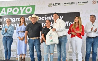 RICARDO GALLARDO LLEVA BECAS ALIMENTARIAS Y MÁS OBRAS A VILLA DE ARRIAGA