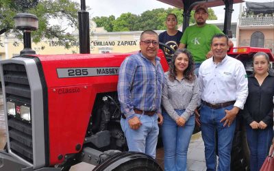 EN APOYO AL CAMPO, ESTADO ENTREGA MÁS TRACTORES EN LA REGIÓN MEDIA