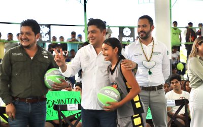 RICARDO GALLARDO ENTREGA MODERNA UNIDAD DEPORTIVA EN XILITLA