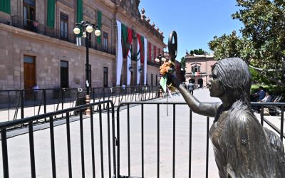 GOBIERNO ESTATAL RESGUARDA MEMORIAL EN PLAZA DE ARMAS