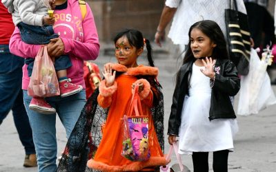 CHICOS Y GRANDES DISFRUTAN DE LA FIESTA DE LOS MUERTOS EN SAN LUIS POTOSÍ