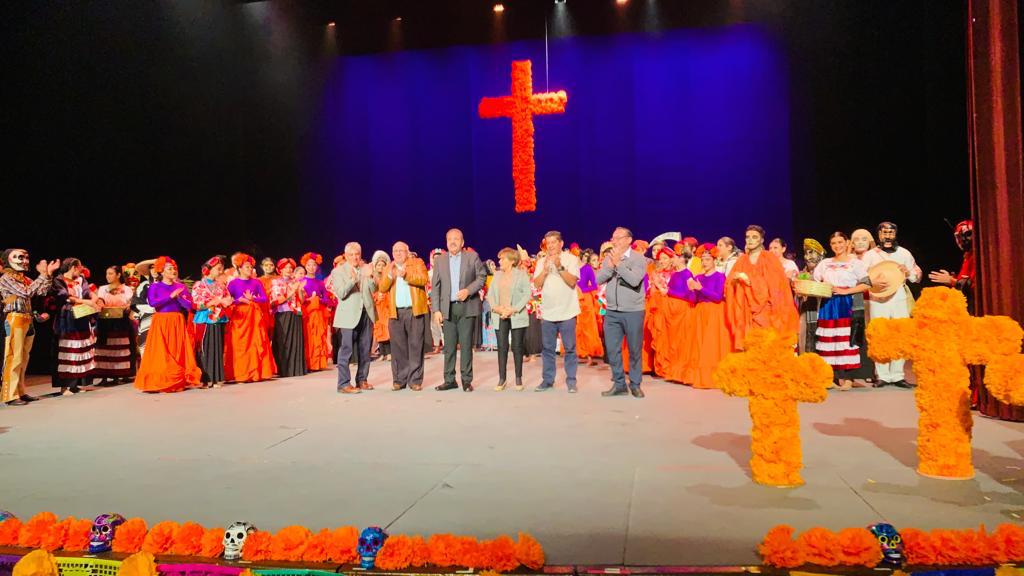 UN ÉXITO LA OBRA “LA VIDA PENDE DE UNA VELA” EN EL TEATRO DE LA PAZ