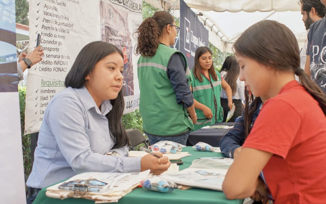 GOBIERNO ACERCA EMPLEO TEMPORAL A JÓVENES