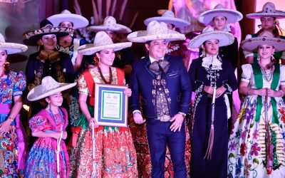 FAMILIA CHARRA CELEBRA BAILE DE REINAS CON RICARDO GALLARDO COMO INVITADO ESPECIAL