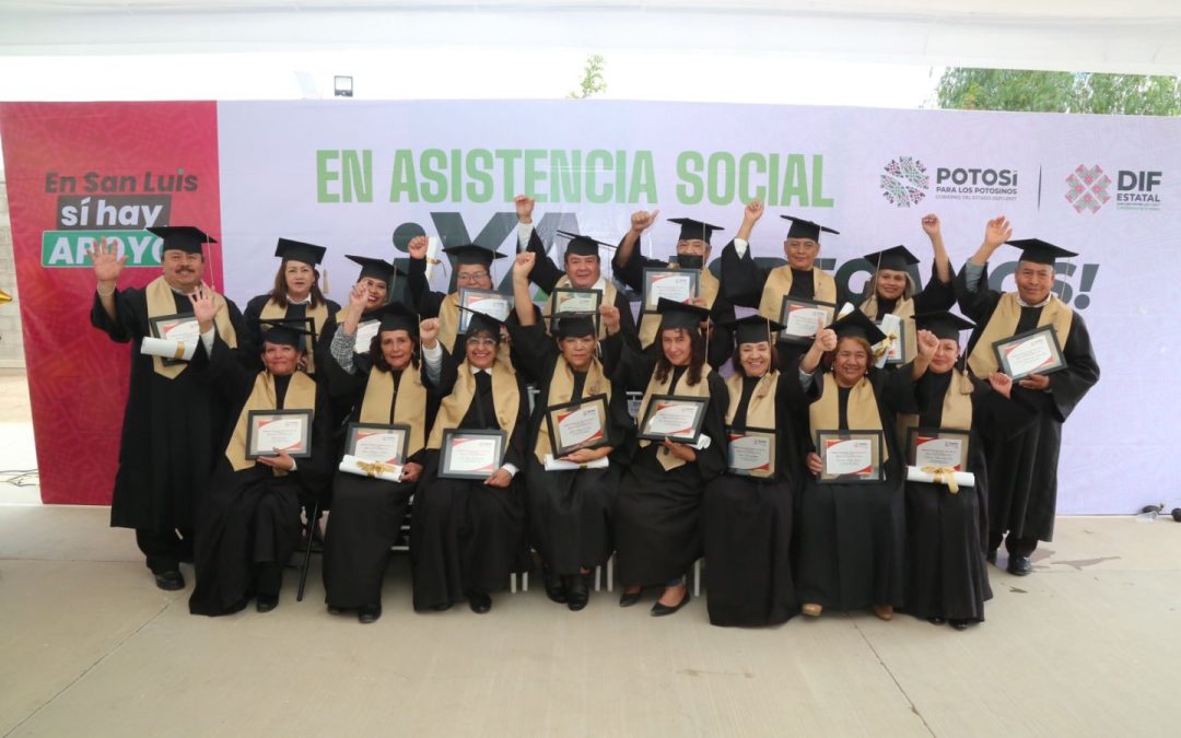 DIF ESTATAL ENTREGA CERTIFICACIONES A PERSONAS ADULTAS MAYORES