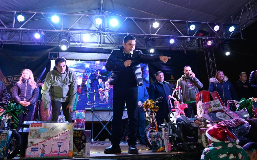 RICARDO GALLARDO CELEBRA LAS POSADAS EN BARRIOS DE LA CAPITAL