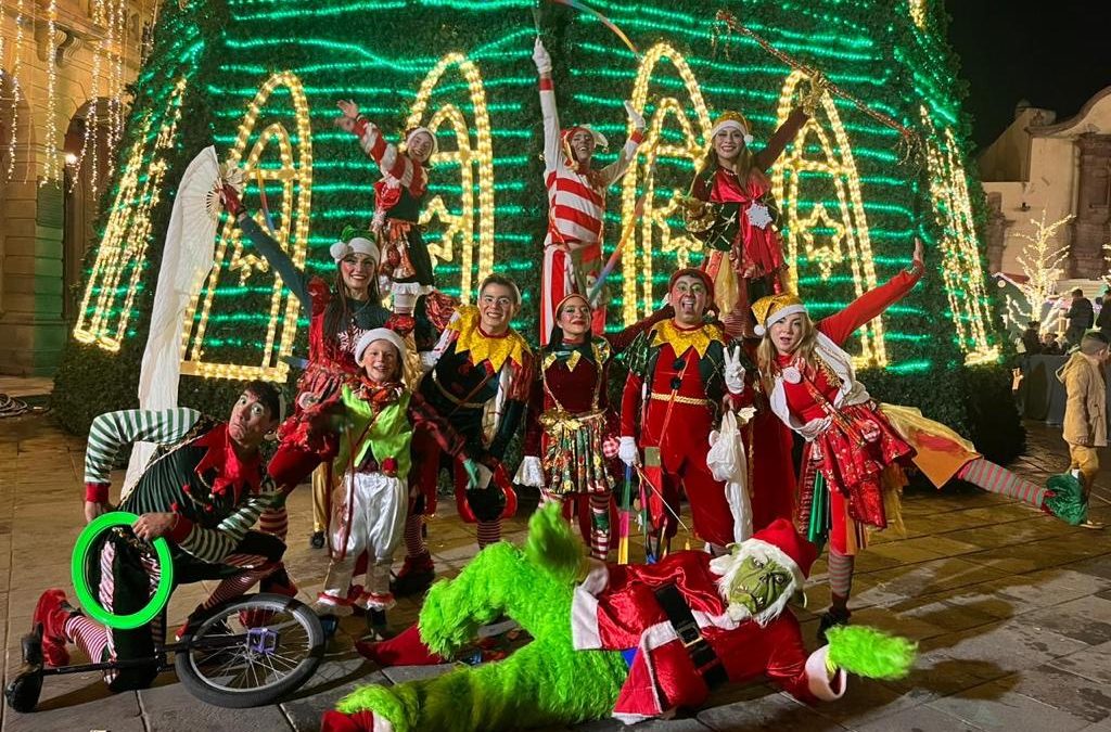 FAMILIAS DISFRUTAN DEL PROGRAMA NAVIDEÑO EN EL CENTRO HISTÓRICO