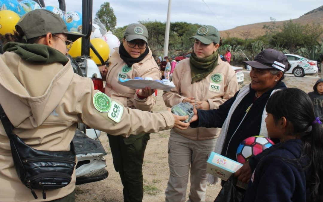 GUARDIA CIVIL ESTATAL LLEVA FELICIDAD A NIÑAS Y NIÑOS DE MEXQUITIC