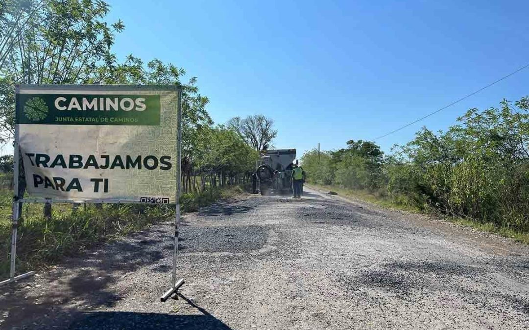 GOBIERNO ESTATAL REALIZA CONSERVACIÓN DE CAMINOS EN TAMUÍN