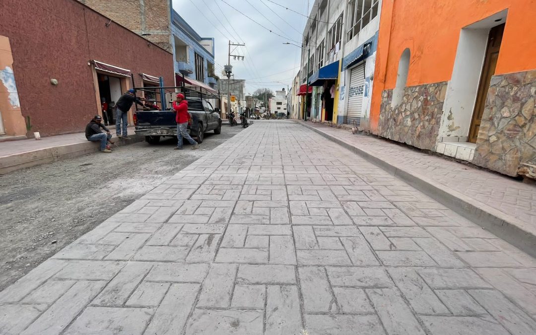 GOBIERNO AVANZA EN LA RECONSTRUCCIÓN DE CALLES EN VENADO