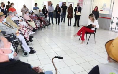 DIF ESTATAL BRINDA APOYO A ADULTOS MAYORES QUE PERDIERON SU CASA EN INCENDIO