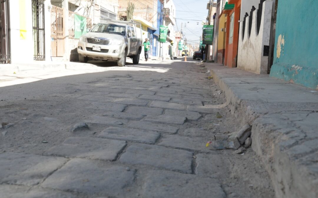 ARRANCA RICARDO GALLARDO PAVIMENTACIÓN DE LA CALLE AZTECA NORTE