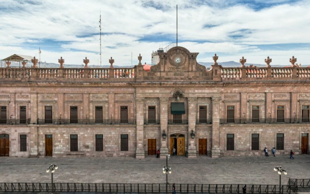 LAS Y LOS FUNCIONARIOS ESTATALES DEBEN REDOBLAR ESFUERZOS EN BENEFICIO DE LA CIUDADANÍA